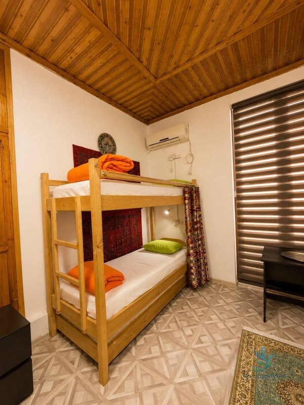 Six-Bed Room with Bunk Beds — photo 3