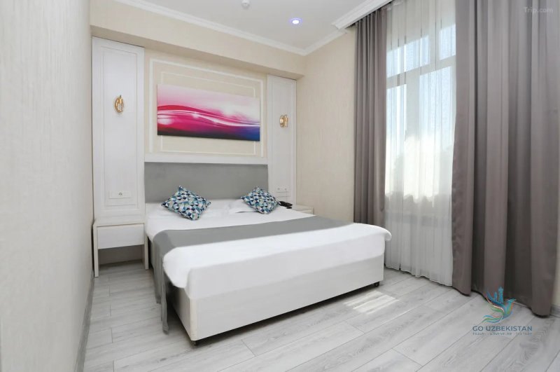 Twin room with two separate single beds. — photo 2